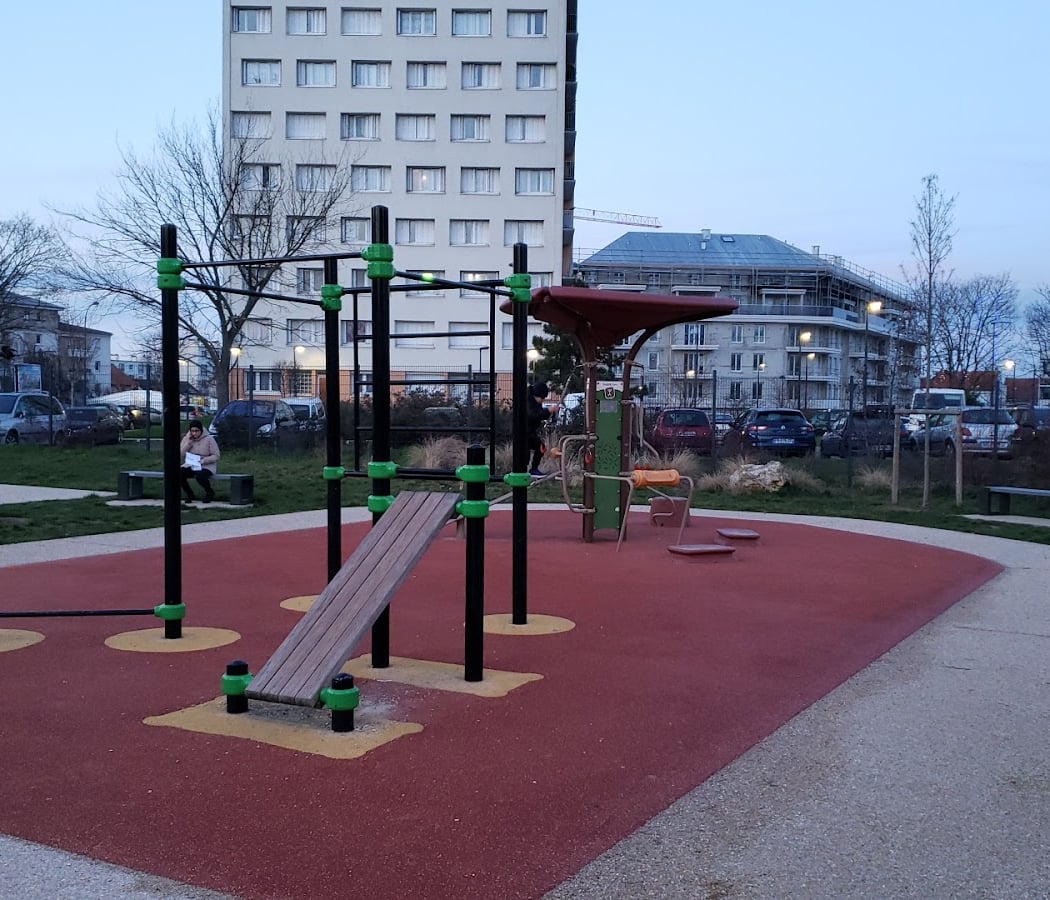 Square du Chevalier de la Barre 3